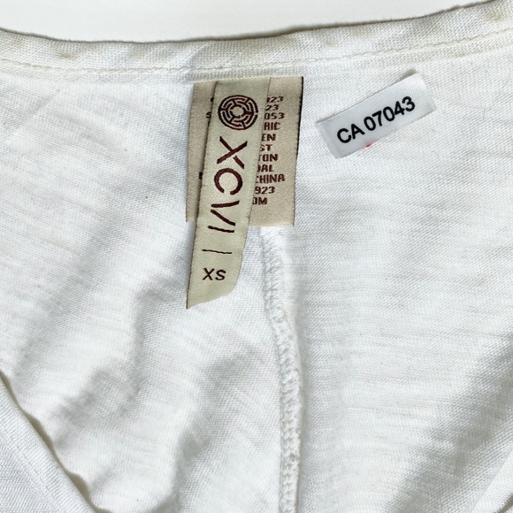 XCVI Linen Top with pockets - Picture 7 of 8